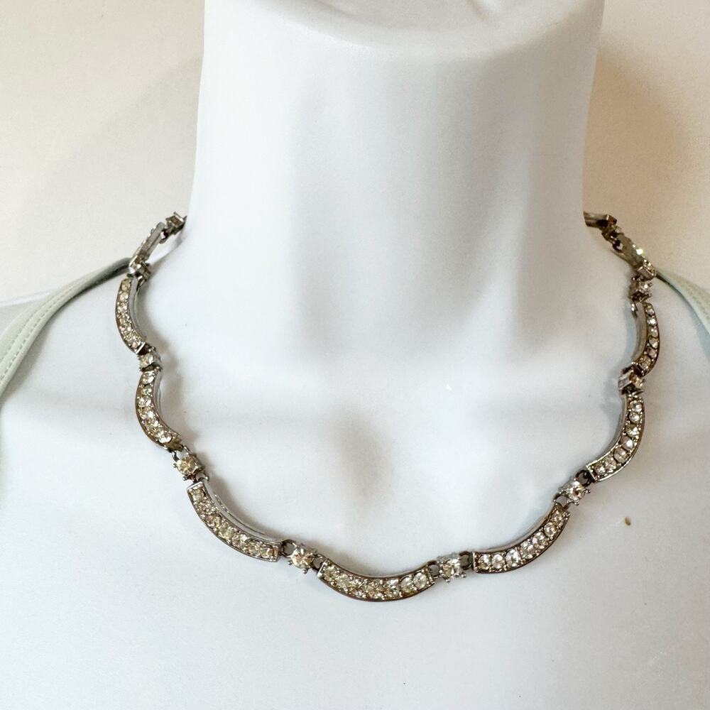 Silver Tone Scalloped Necklace With Rhinestones Collar‎ Length